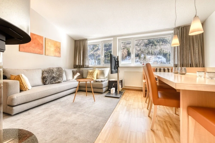 2 Bedrooms Apartment