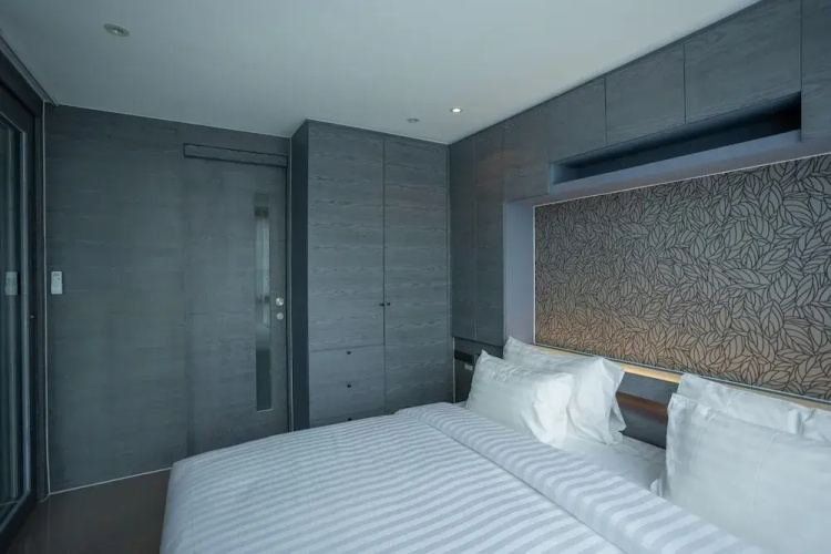 Condo Near Beach Rooftop Pool C252