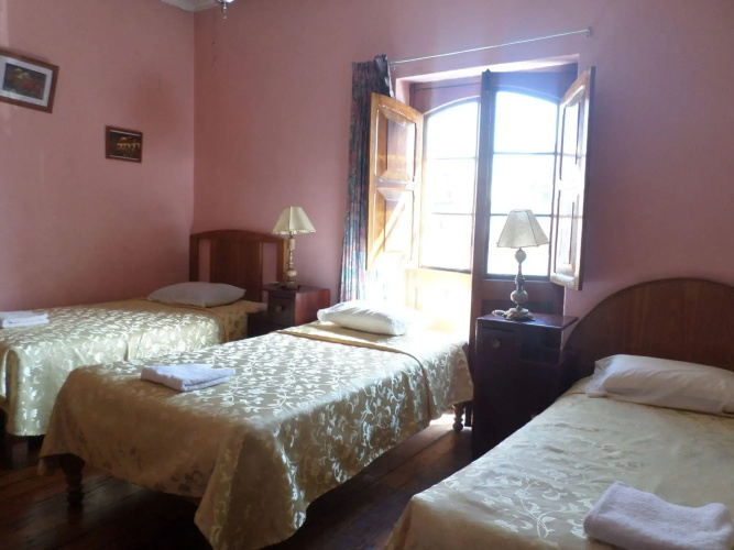 Hostal Lluvia de Oro
