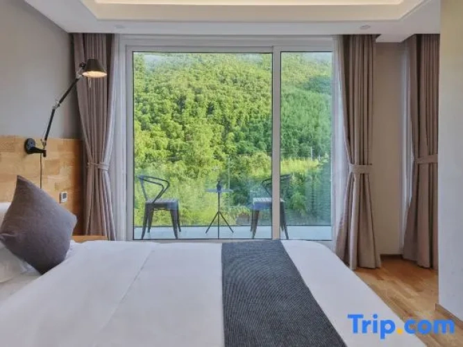 3 Bedrooms Standard room with balcony