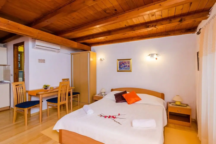 11 Stars Apartments