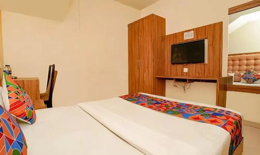 FabExpress Emerald Inn