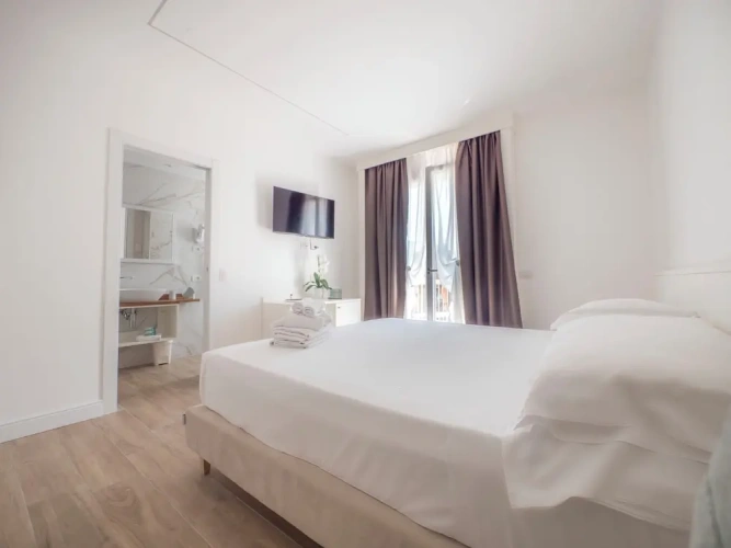 Deluxe Double room with balcony and with sea view