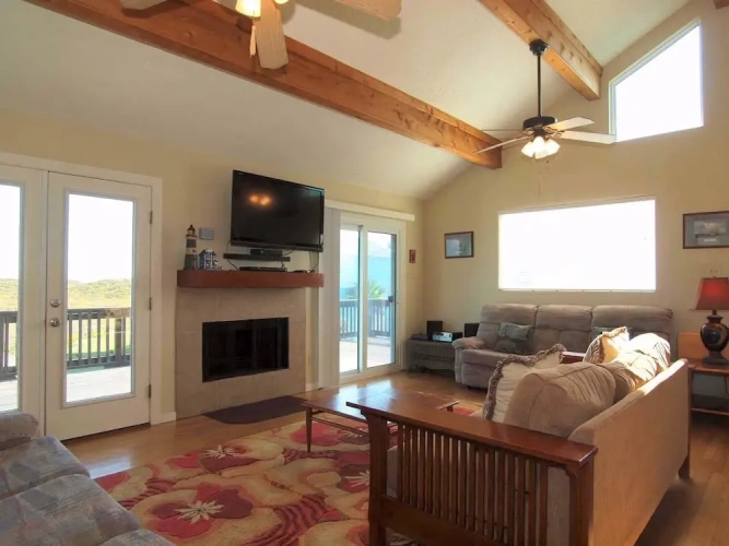 5 Bedrooms Cottage