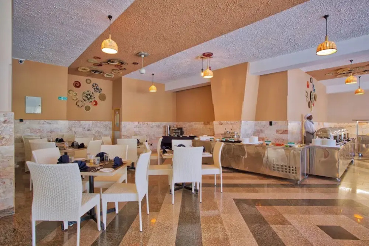 Maanzoni 680 hotel