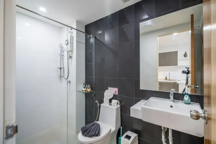 Ozone Condo by Lofty