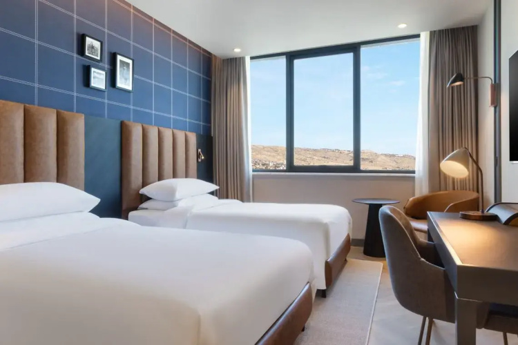 Standard Twin room with city view
