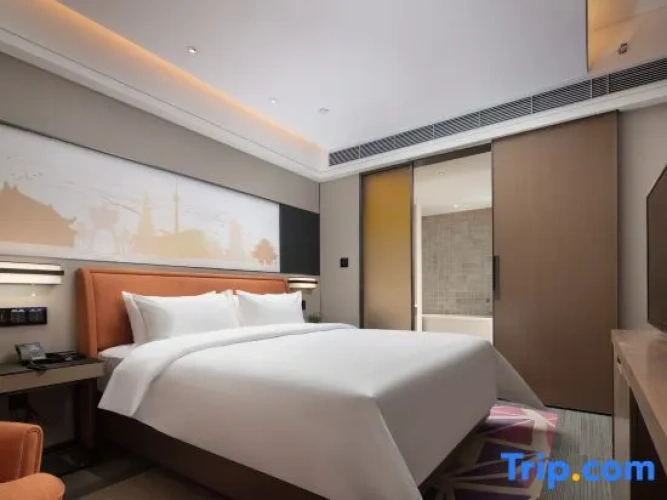 Premium Suite with courtyard view
