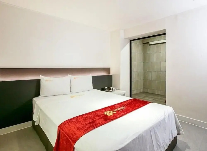 Breeze Hotel