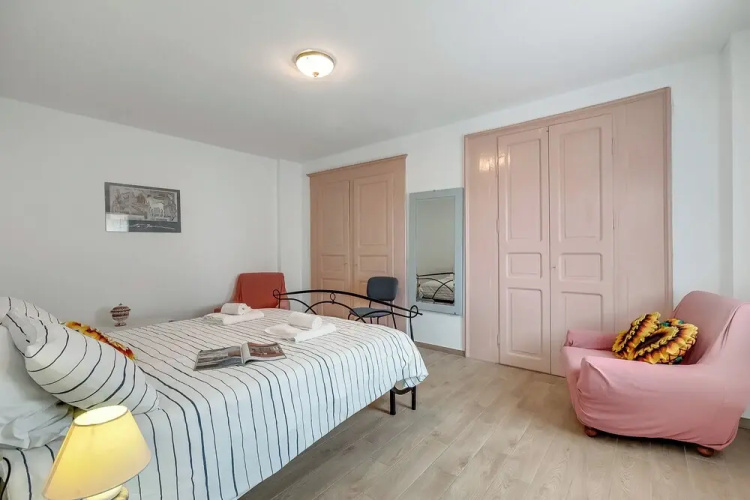 Iris Apartment