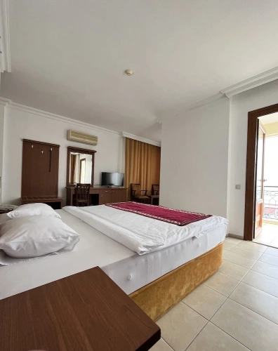 Junior Suite with balcony and with partial sea view