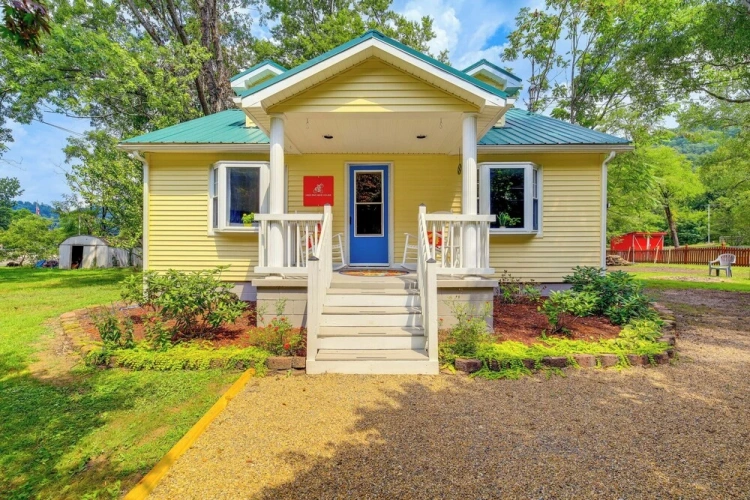 3 Bedrooms Cottage