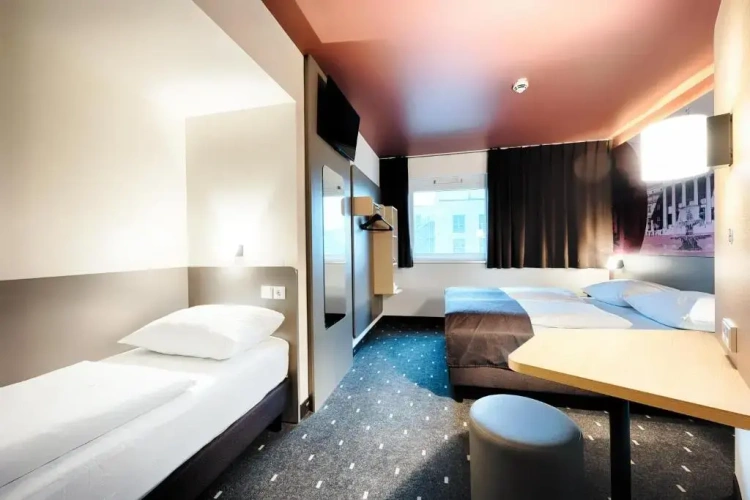 Triple room