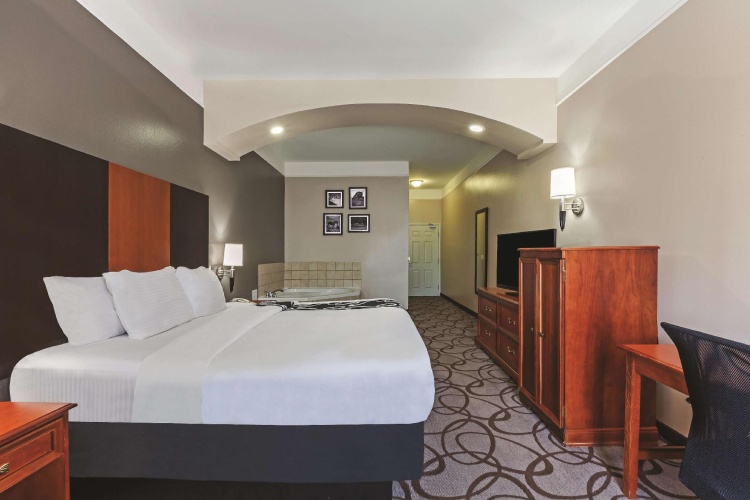 Deluxe Double Suite