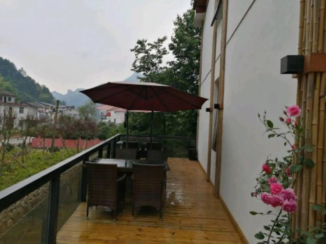 Qishe Hostel