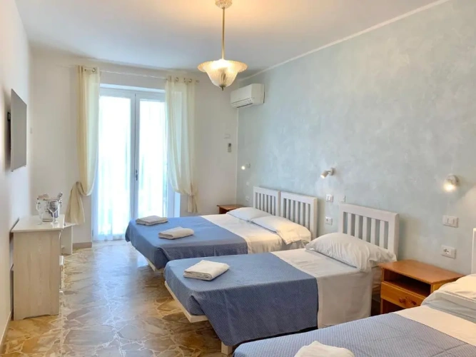 Standard Quadruple room with sea view