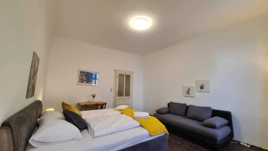 Cozy 1BR Apt Long Stay for 3 Guests