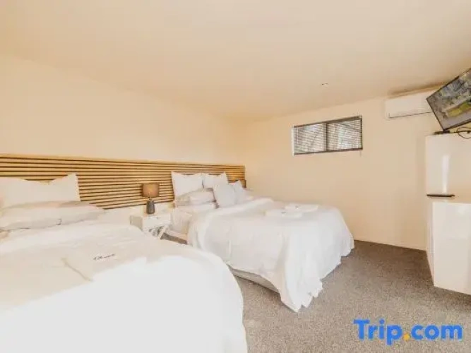 2 Bedrooms Villa