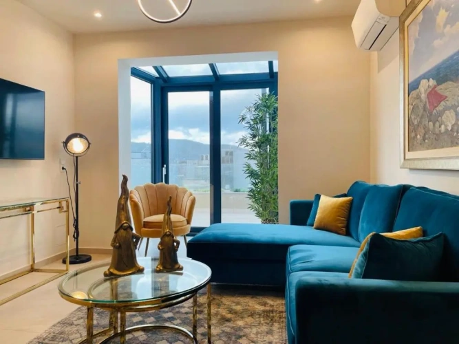 2 Bedrooms Apartment