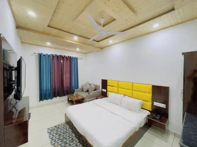 Deluxe Double room with city view
