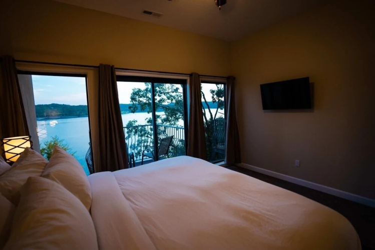 2 Bedroom Lake View Villa - Unit 201