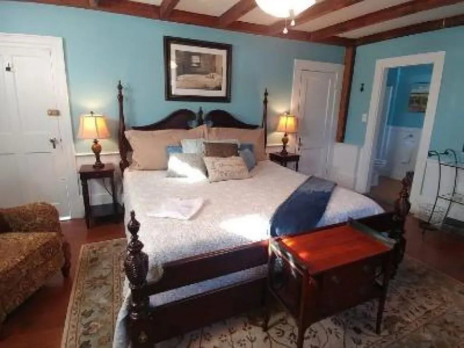2 River Road Inn and Cottages