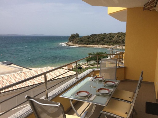 2 Bedrooms Apartment with balcony and with sea view