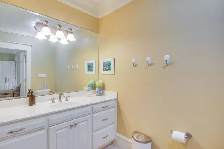 4 Bedrooms Cottage