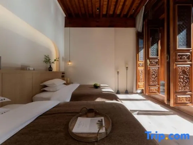 Standard Twin room with courtyard view