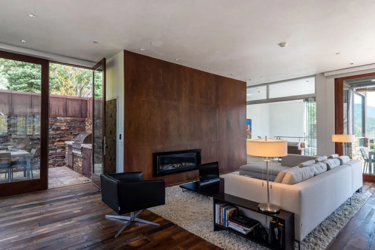 Cliffside Stunning, Luxury 4 BR Min to Skiing!