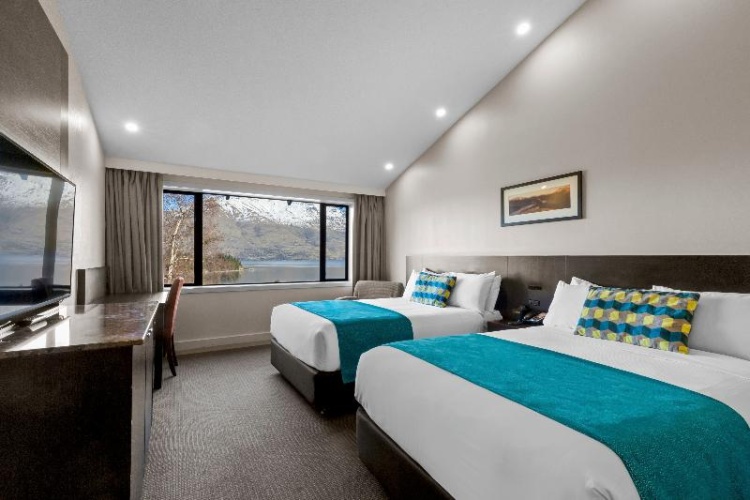 Superior Twin room with lake view