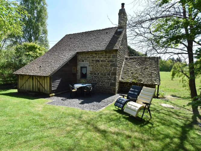 Cozy Holiday Home in Ceauce near Lake