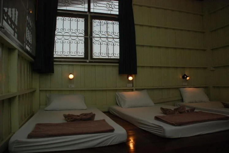ME HUG Hostel&Restaurant