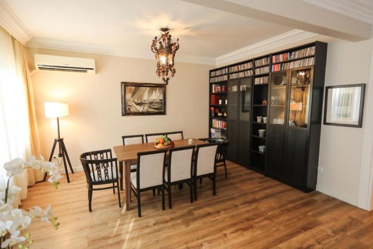 3 Bedrooms Apartment