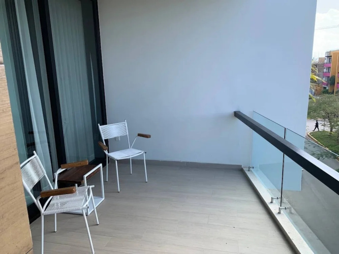 2BR With Rooftop Pool in Great Location! A/c!