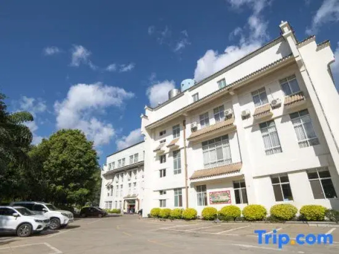 Yimenjun Township Hotel
