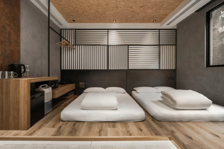 Oinn Hotel & Hostel