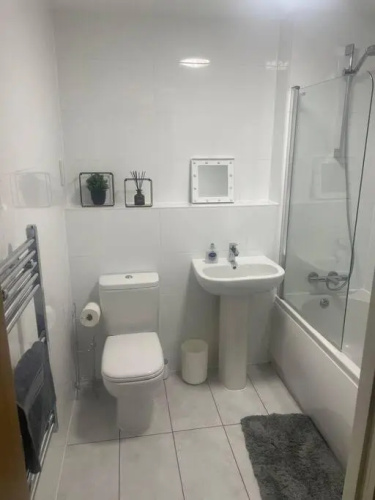 #305 1 Bedroom Serviced apartment -free parking