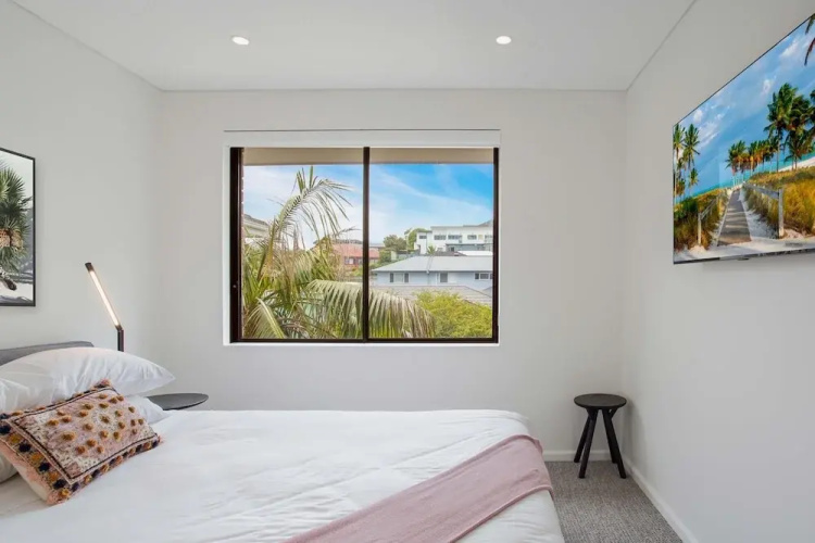 North-east Facing Modern 2-bed Apartment