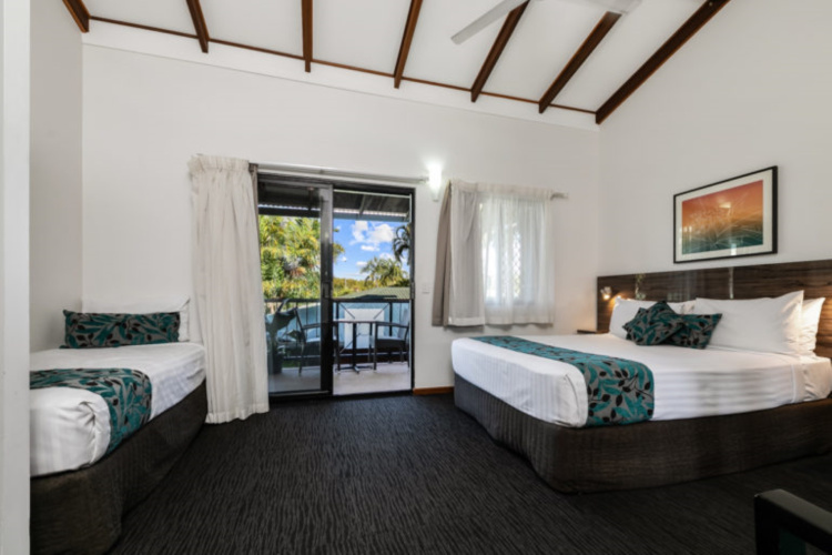 Palms City Resort