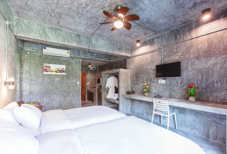 Standard Twin room with balcony