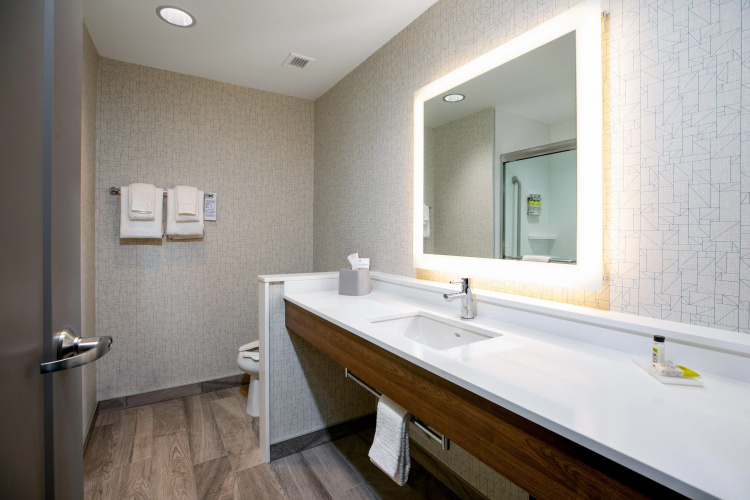 Holiday Inn Express Lethbridge Southeast photo 11