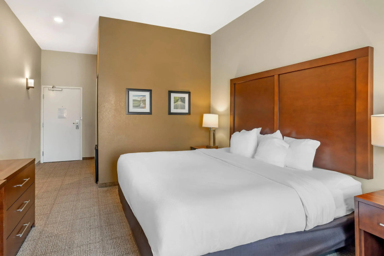 Comfort Inn & Suites