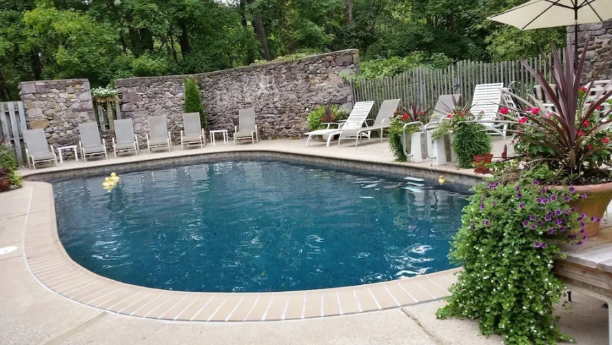 Pineapple Hill Inn Bed & Breakfast