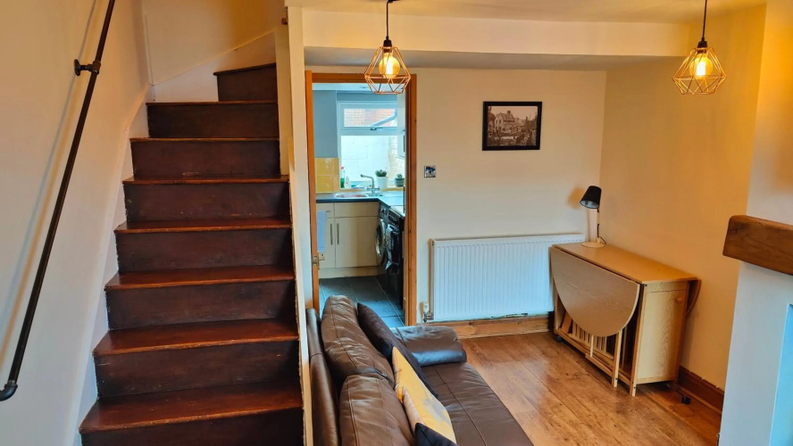 Town Centre House with free parking