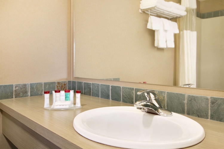 Ramada by Wyndham Nanaimo photo 9
