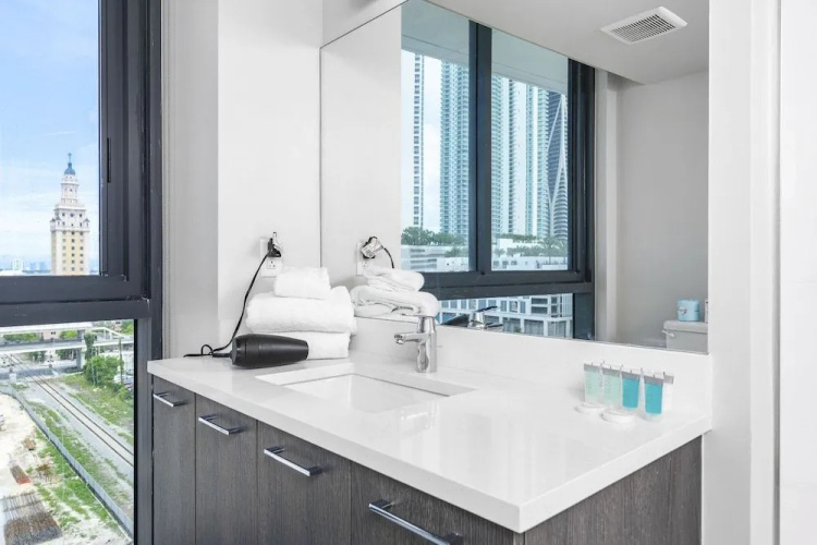 Bluebird Suites Downtown Brickell