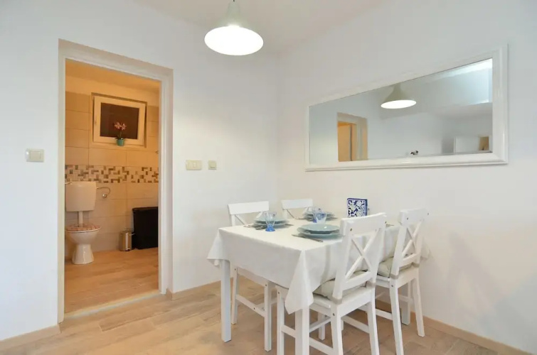 Apartment 1660