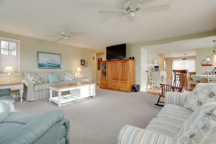 Westerly Retreat ~ 1/4 Mi to Private Beach!
