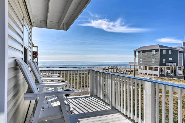3 Bedrooms Cottage with balcony